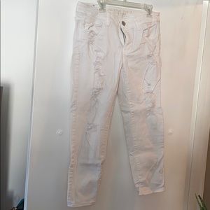 American Eagle distressed white jegging